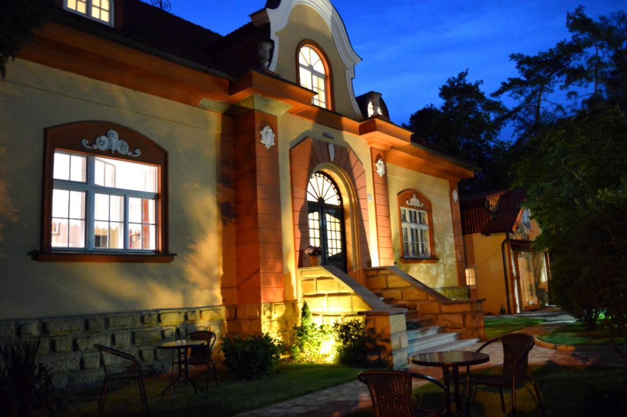Splavský zámeček Staré Splavy Exterior foto